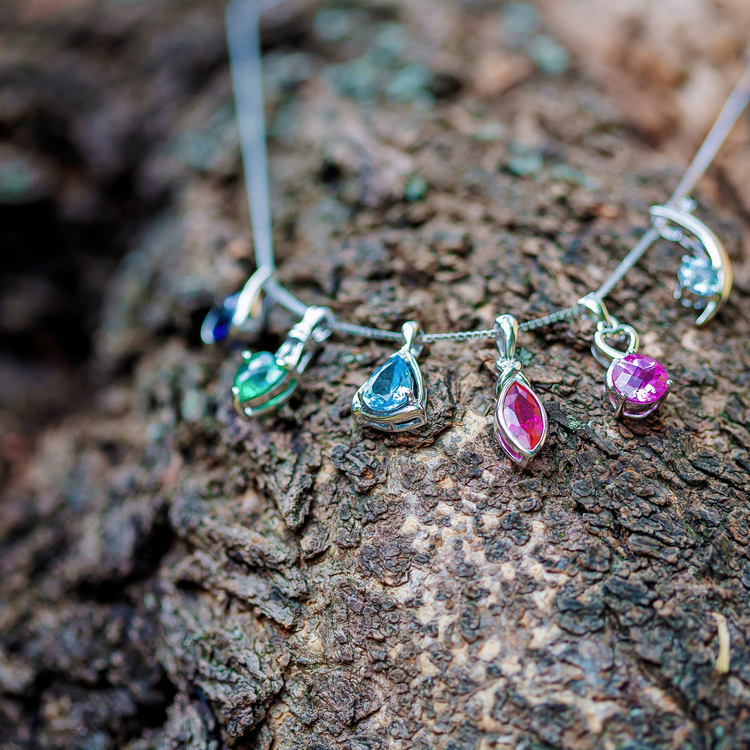 Necklaces & Pendants