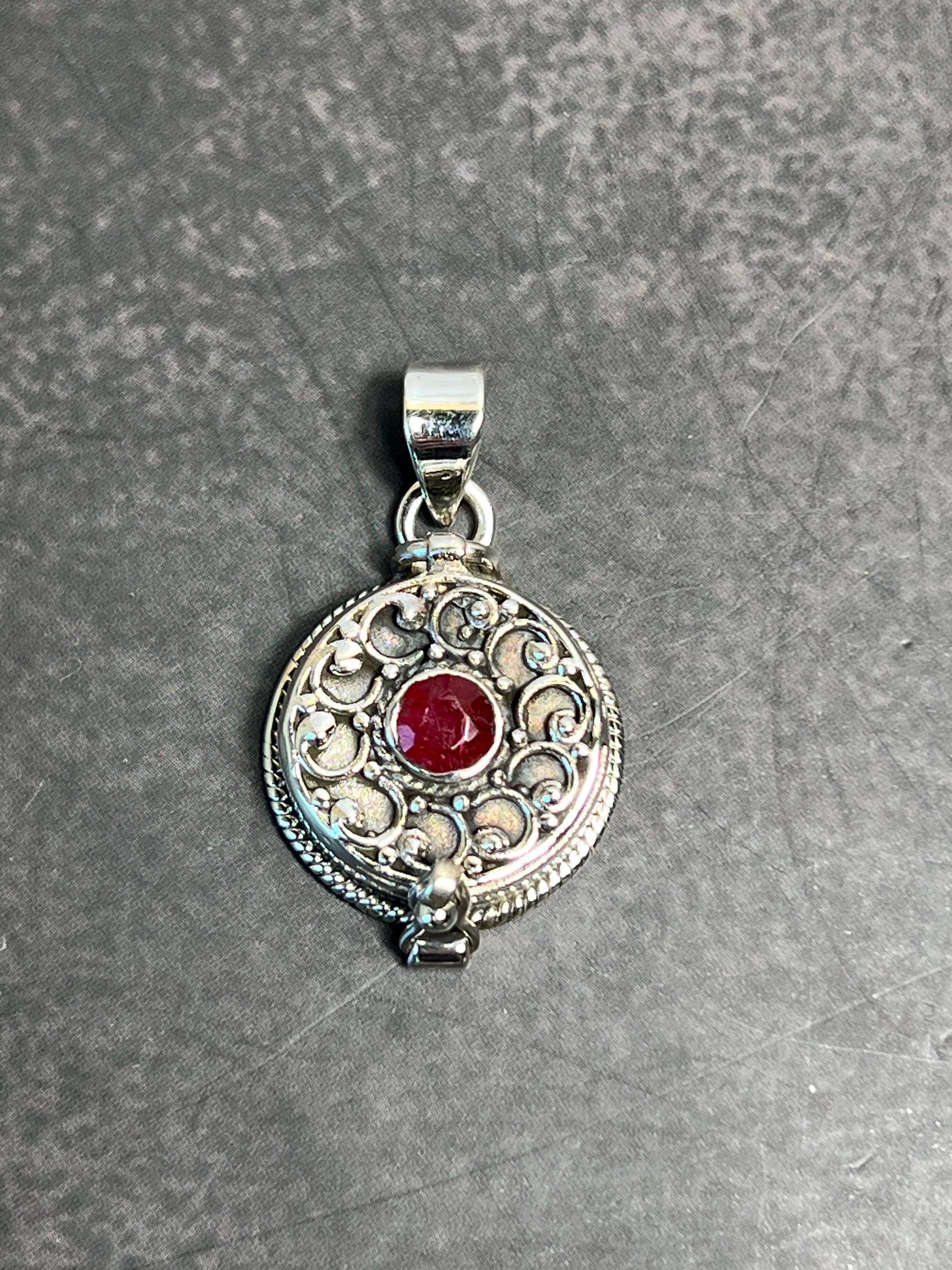 Poison Locket Pendant, Sterling Silver 925 - Jade Bear Gems 