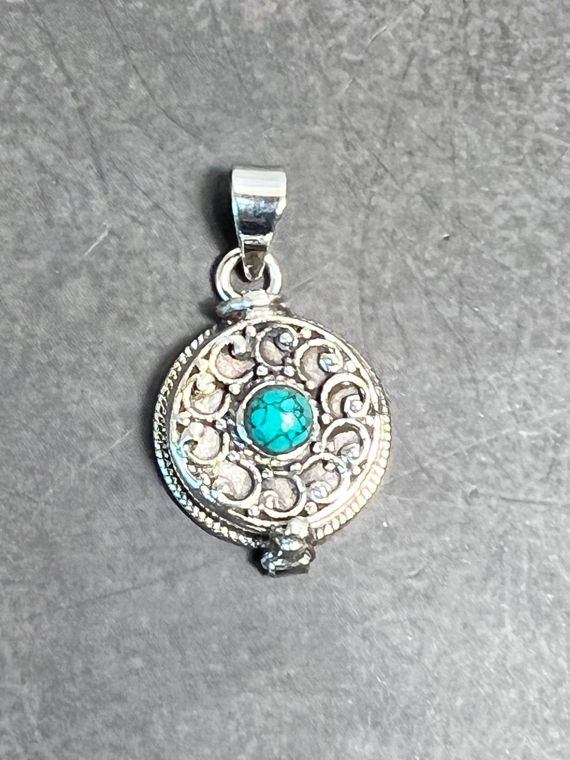 Poison Locket Pendant, Sterling Silver 925 - Jade Bear Gems 