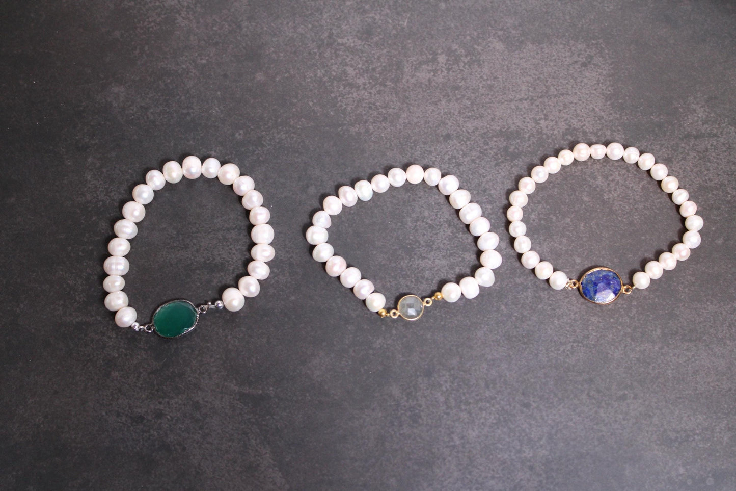 Pearl Bracelet, Freshwater Pearls Charm Bracelet, Dainty Gemstone Pearl Bracelet, Lapis Lazuli, Green Onyx, Labradorite, Gemstone charm - Jade Bear Gems 