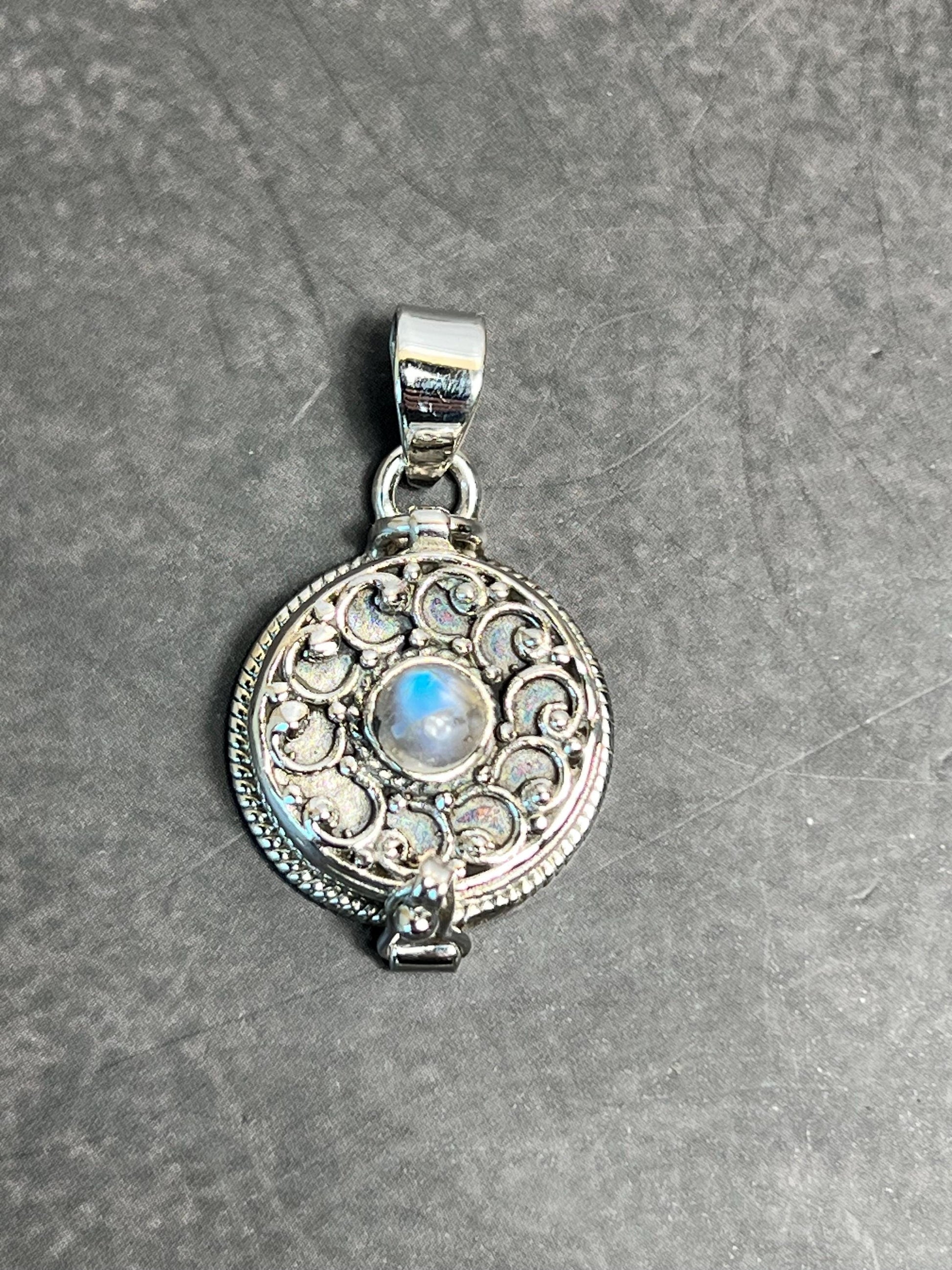 Poison Locket Pendant, Sterling Silver 925 - Jade Bear Gems 